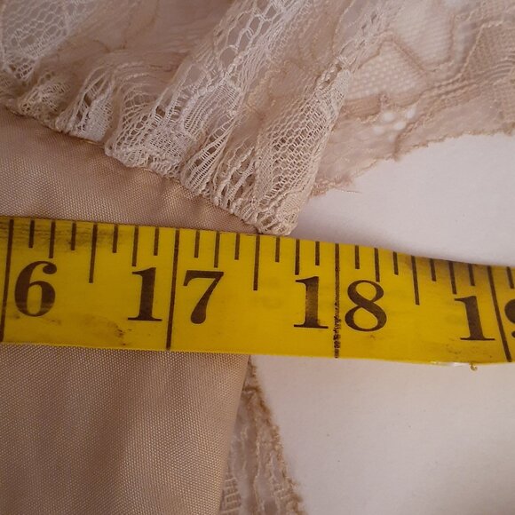 Robbi & Nikki Tiered Lace Top - Picture 12 of 13